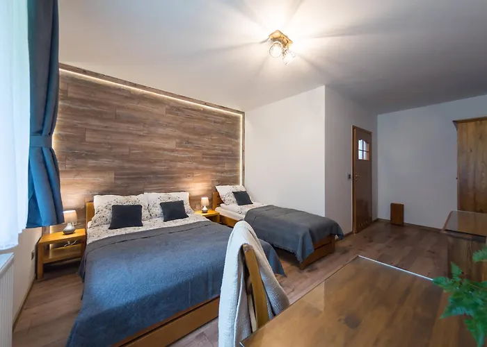 Folwarczek I אוסטראון